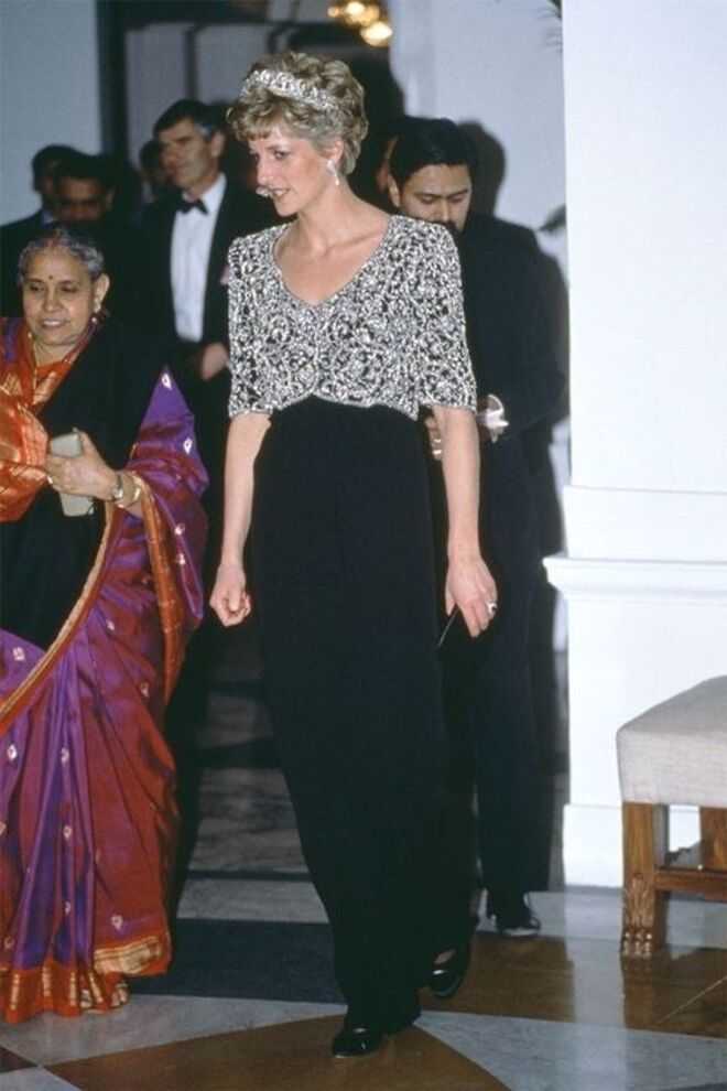 Fevereiro 1992 | Com um vestido de Catherine Walker, em Nova Delí, Índia