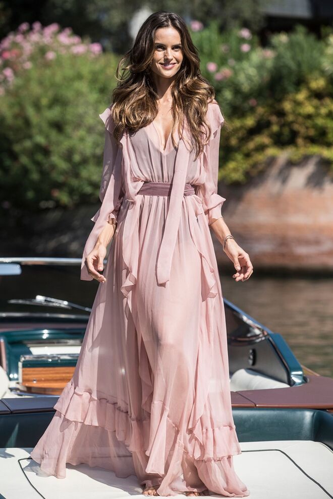 Izabel Goulart, em Alberta Ferretti