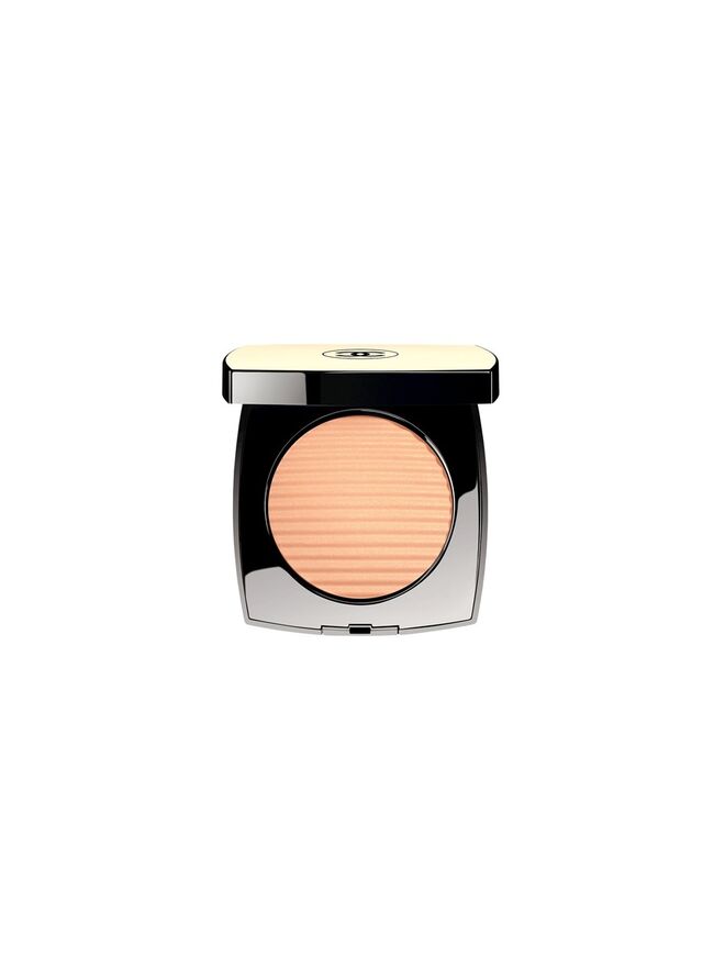 Um pó que prolongue o aspeto “beijada pelo sol” – Les Beiges Poudre Belle Mine Ensoleille, €55, Chanel