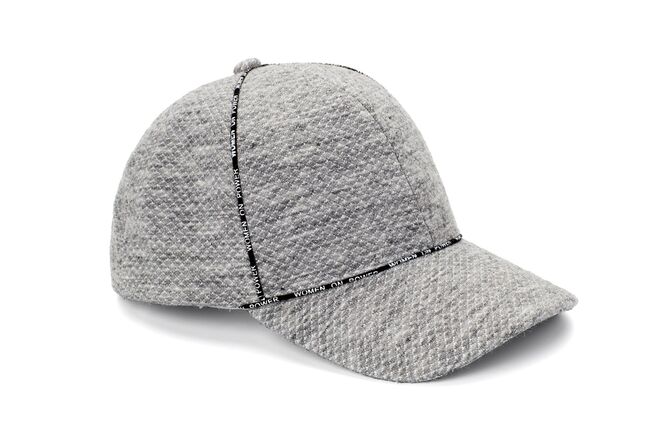 Boné, €12,99, Mango