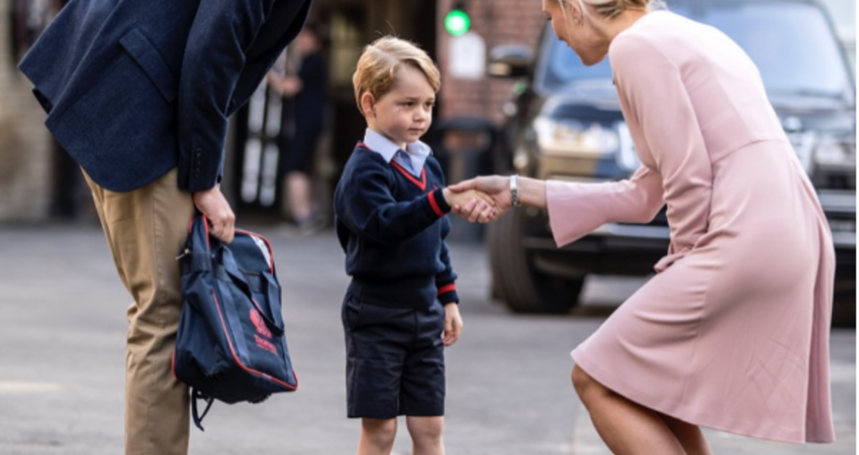 Príncipe George tímido no seu primeiro dia de escola
