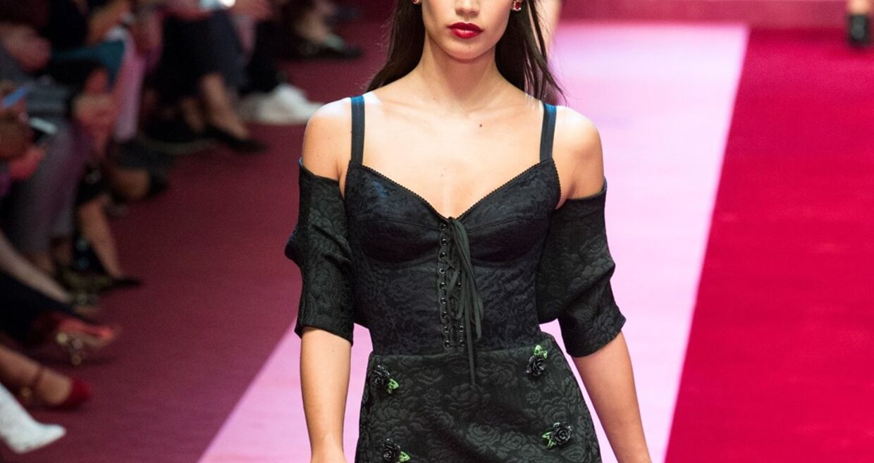 Sara Sampaio na passerelle da Dolce & Gabbana