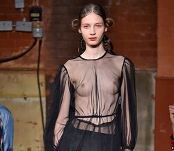 Primavera/verão 2018: Alexandra Moura conquista Londres
