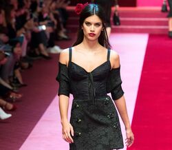 Sara Sampaio na passerelle da Dolce & Gabbana