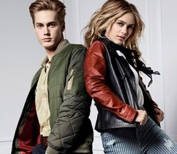 Os opostos atraem-se na nova campanha da Pepe Jeans