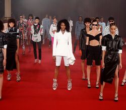 Off-White apresenta coleção inspirada na princesa Diana