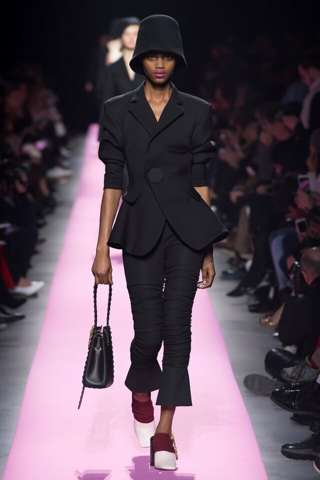 Jacquemus outono/inverno 2017, por Simon Porte.