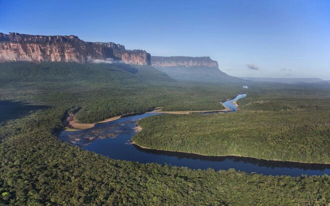 VENEZUELA | Noiva em fuga: No final da cerimónia, os noivos ‘fogem’ literalmente do copo de água. Terão sorte no casamento se conseguirem fugir sem serem notados.