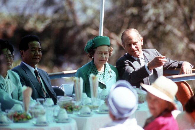 33.	O mesmo acontece com as batatas e as massas, que estão interditas na dieta da rainha. 