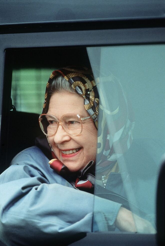 47.	A rainha é a única pessoa no Reino Unido autorizada a conduzir sem carta. 