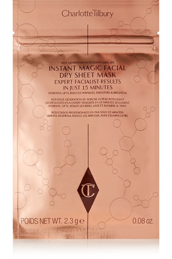 Instant Magic Facial Dry Sheet Mask, hidratante e iluminadora, €24, Charlotte Tilbury em www.net-a-porter.com
