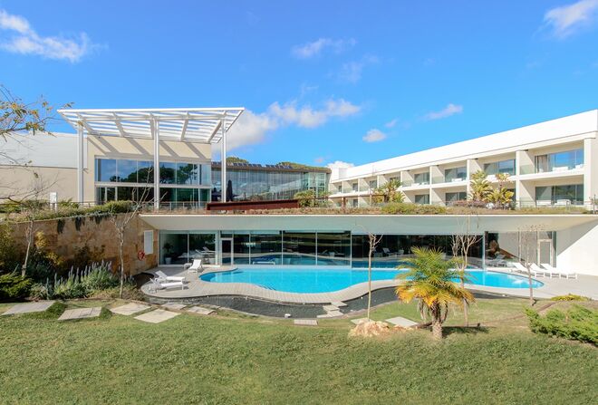 O Martinhal Quinta Family Resort e o Centro Hípico Pinetree sugerem uma escapadela de equitação de sete noites, que começa a dia 16 de setembro e inclui passeios na arena e no Parque Natural da Ria Formosa. 