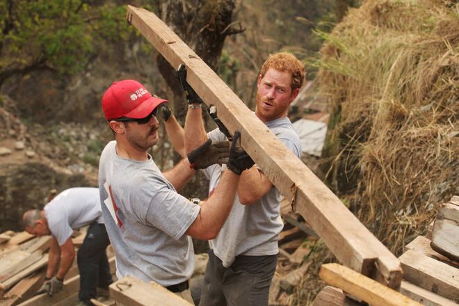 Durante o ‘gap year’, antes de ingressar na academia militar, Harry trabalhou numa quinta na Austrália. A pressão da imprensa fez com que não pudesse sair muitas vezes de casa.