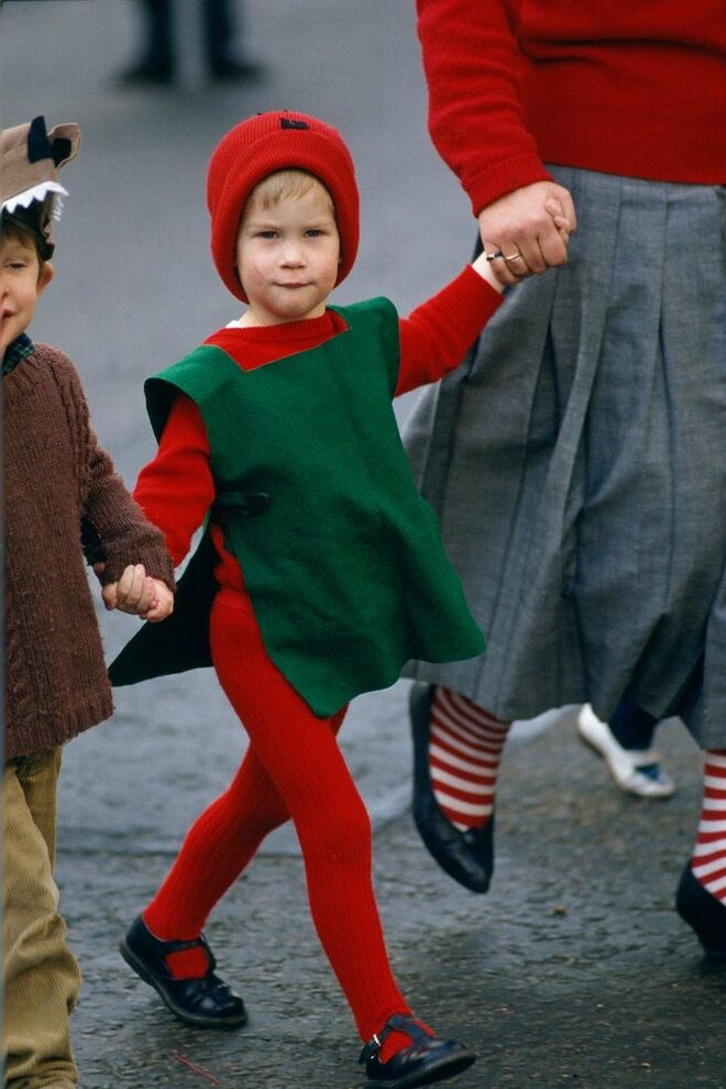  Mais tarde, conseguiu finalmente desenvolver amizades, tendo chegado a participar nos teatros das festas de Natal, nas quais também discursava.