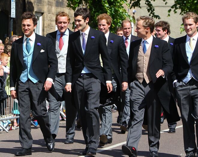  Um dos melhores amigos de Harry, Henry van Straubenzee, morreu num acidente de carro em 2002.