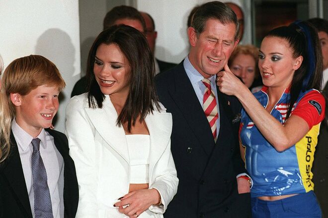 Foi durante esse inverno de 1998 que Harry se apaixonou por África. Acompanhou o pai numa viagem ao Botswana e à África do Sul e teve a oportunidade de conhecer Nelson Mandela e as Spice Girls. 