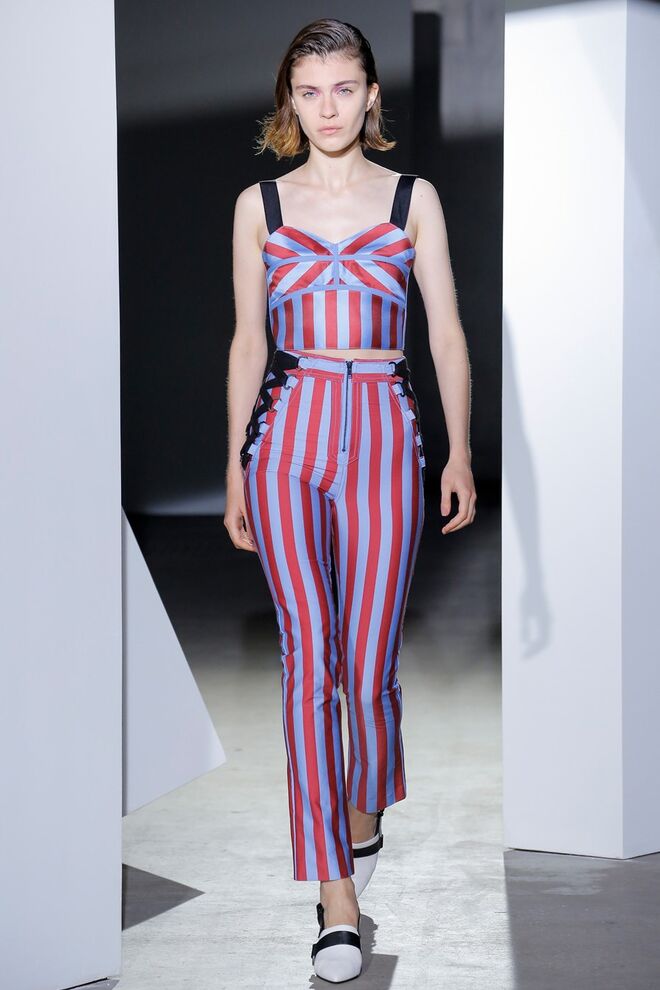 Às riscas: Self Portrait