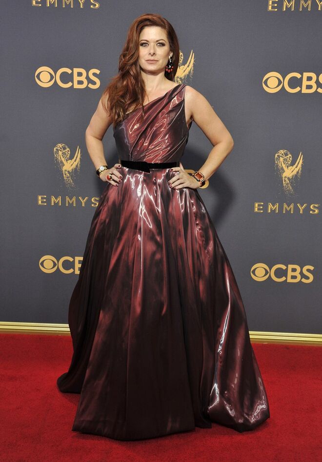 Debra Messing, em Romona Keveza
