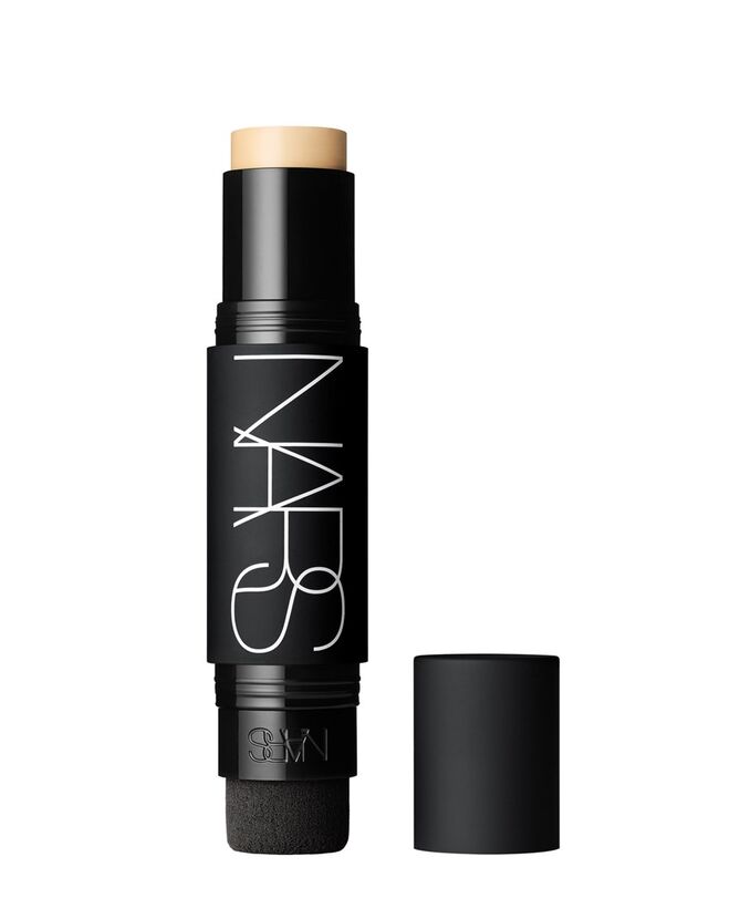 Base em stick Velvet Matte Foundation no tom Siberia, €39, Nars