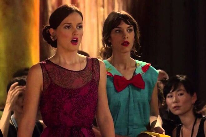 Os cameos | A série contou com variadíssimas participações de estrelas de primeira linha. Foi o caso da modelo Karlie Kloss, Rachel Zoe, Diane von Furstenberg, Vera Wang, Tyra Banks, Lou Doillon ou Alexa Chung