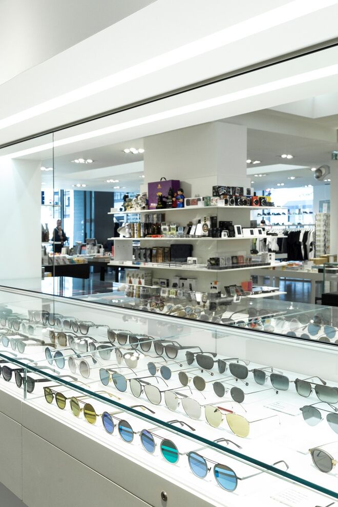 O interior da loja Colette, no nº 213 da Rue de Saint-Honoré, em Paris.