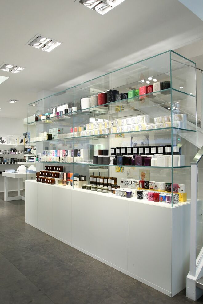 O interior da loja Colette, no nº 213 da Rue de Saint-Honoré, em Paris.