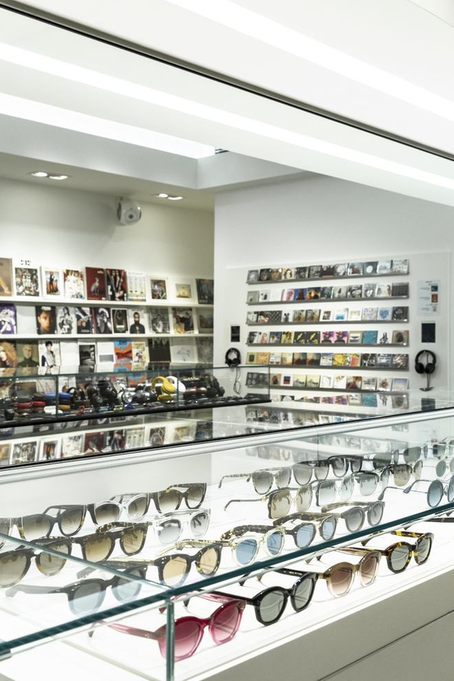 O interior da loja Colette, no nº 213 da Rue de Saint-Honoré, em Paris.