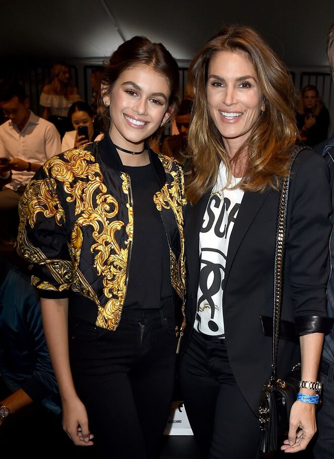 Com a mãe, Cindy Crawford