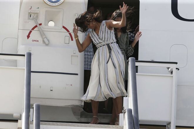 Michelle Obama | O mesmo problema de Kate Middleton teve Michelle Obama ao descer do avião em 2016, durante uma visita oficial a Espanha. 