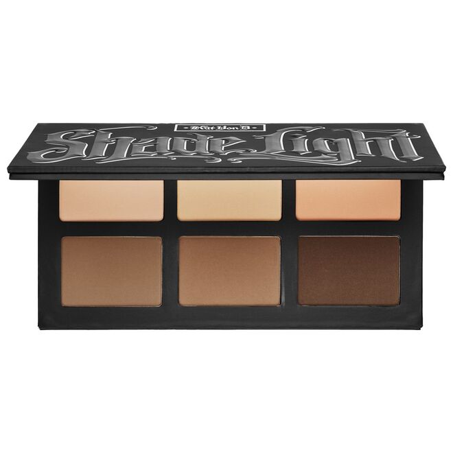 Concebida como uma paleta de artista, a contouring Shade+Light (€46,55) é constituída por seis tons mate neutros, quentes e frios, que captam as várias tonalidades de sombra e de luz.