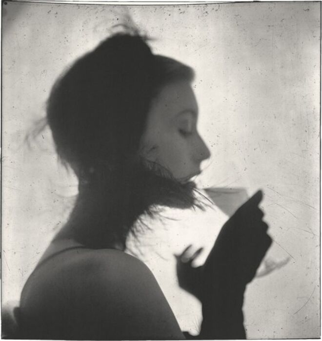 Irving Penn, Girl Drinking (Mary Jane Russell), New York, 1949 © Condé Nast