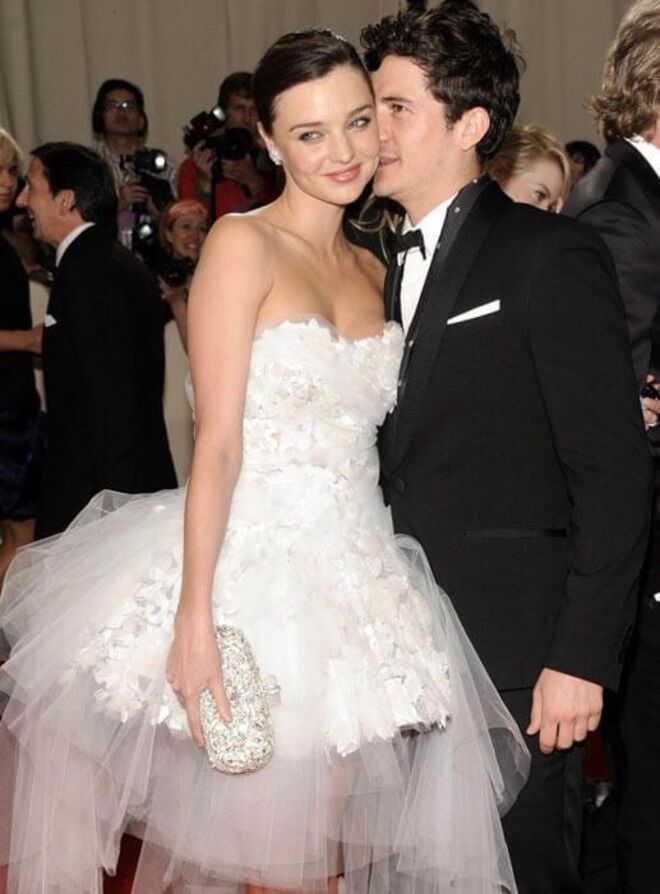 Miranda Kerr e Orlando Bloom casaram em julho de 2010, e o filho de ambos, Flynn, nasceu em janeiro de 2011. Miranda estava no primeiro trimestre da gravidez quando os dois casaram.