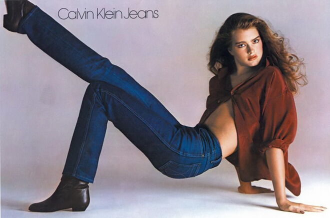 CALVIN KLEIN, 1980 | Uma Brooke Shields adolescente deu que falar quando, em 1980, disse ao mundo que não existia absolutamente nada entre ela e os seus jeans. O anúncio foi considerado impróprio e banido das estações televisivas CBS e ABC.
