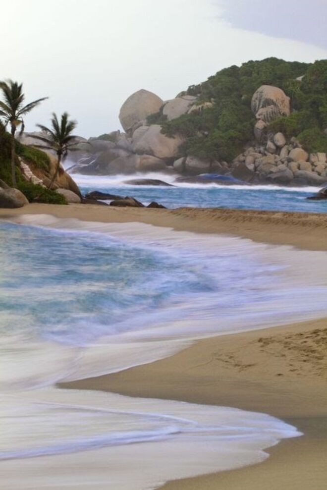 Cabo San Juan de la Guia Beach, Colômbia | Situada no Parque Natural nacional, é de difícil acesso, mas vale o sacrifício de andar no meio da selva até lá chegar. 