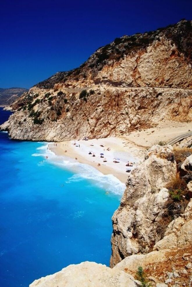 Kaputas Beach, Turquia | Não é tão procurada como as praias do mediterrâneo da Grécia ou Itália, mas é uma excelente opção.