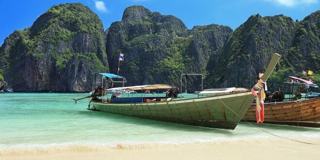 Maya Bay Beach, Tailândia | Esta é a praia, situada na ilha de Phi Phi, que aparece no filme de 1999, protagonizado por Leonardo DiCaprio, ‘A Praia’.