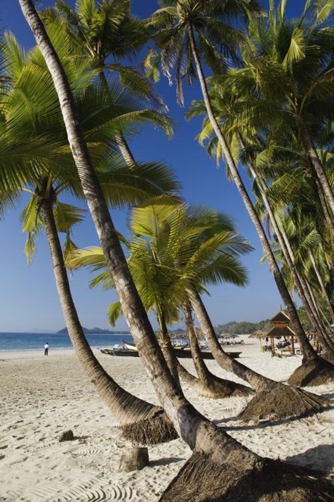 Ngapali Beach, Myanmar | Apesar de se ter transformado num cada vez maior ponto turístico, ainda consegue manter o ambiente de vila piscatória. 