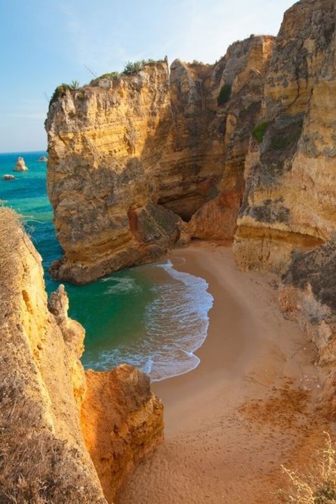 Praia Dona Ana, Portugal | Eis uma das nossas mais famosas praias algarvias, situada perto de Lagos. 