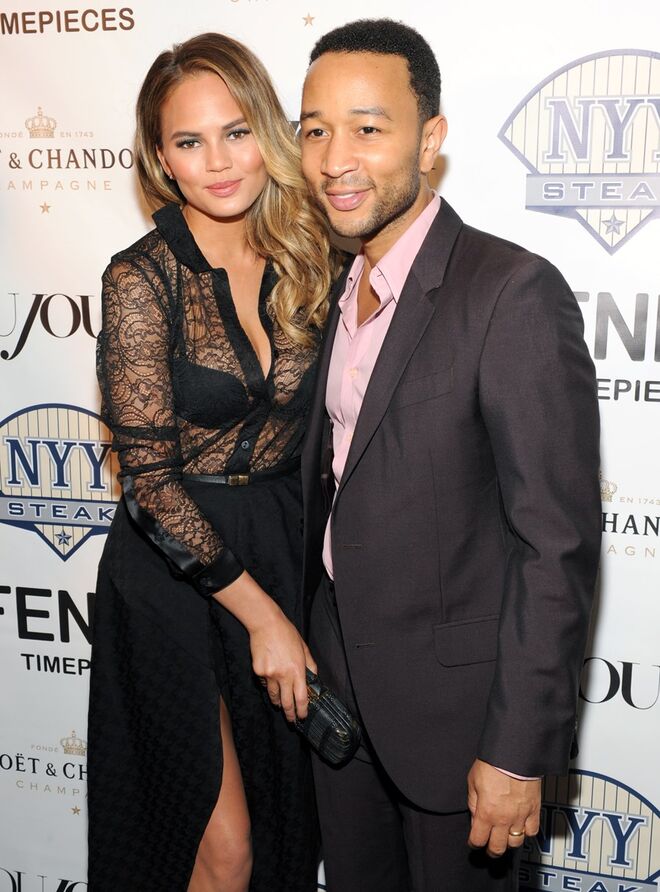 JOHN LEDGEND | Em 2015, o cantor decidiu surpreender a mulher Chrissy Teigen com um presente de Natal adiantado: um queijo gigante no valor de 2.500 euros. Teigen partilhou o presente no Instagram e disse que a prenda a tinha deixado “emocionada”.