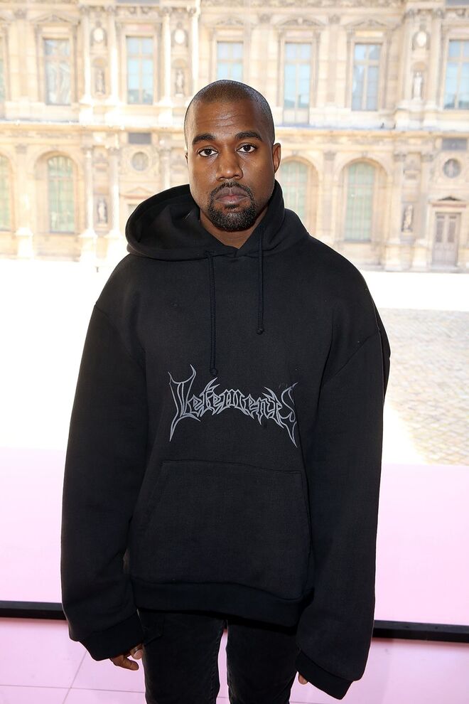 KANYE WEST | Um dos maiores investimentos do rapper foi o casamento com Kim Kardashian, onde só em flores gastou 136.000 euros. Como presente de casamento, comprou à noiva dez restaurantes Burguer King e quatro sanitas em ouro, no valor de 767.000 euros, para a mansão do casal.