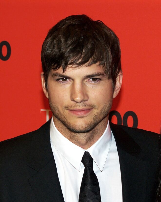 ASHTON KUTCHER | Embora os voos turísticos ao espaço ainda estejam a ser testados, Ashton Kutcher já comprou o seu lugar por 200.000 euros. A companhia espacial chama-se Virgin Galactic’s SpaceShip Two e foi criada para fazer viagens de 8 pessoas ao espaço.