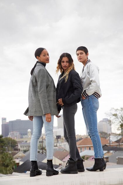 Kilo Kish (711 Skinny), Tommy Genesis (721 High Rise Skinny) e Miya Folick (501 Skinny)