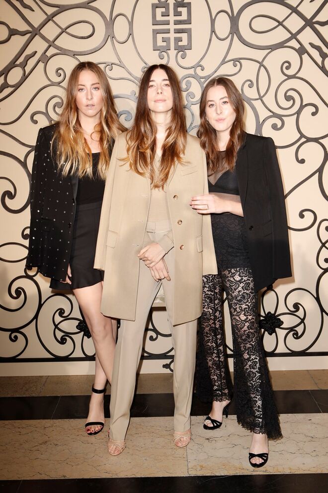 Este, Danielle and Alana de HAIM