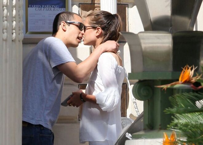 Charlotte Casiraghi e Alex Dellal | À porta do Hotel Carlton, em junho de 2013.