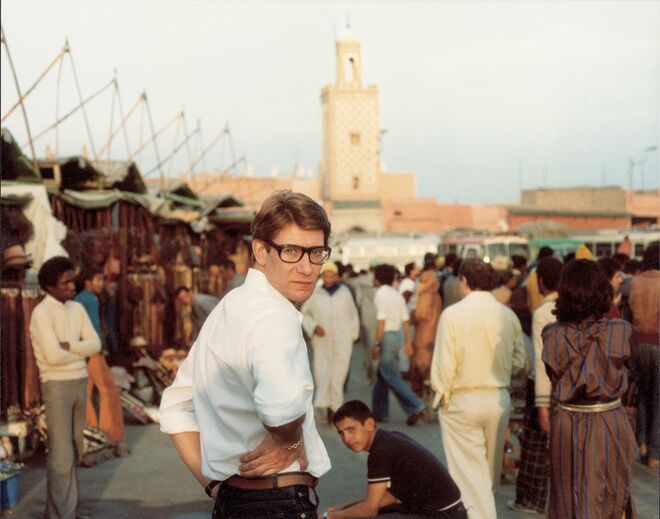 Yves Saint Laurent na na praça Jamaa el-Fna. ©Reginald Gray