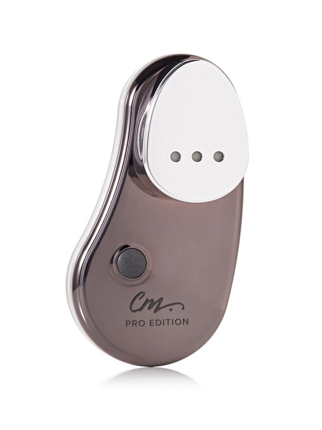 Aplicador de base automático, €79, Color Me em Net-a-Porter.com