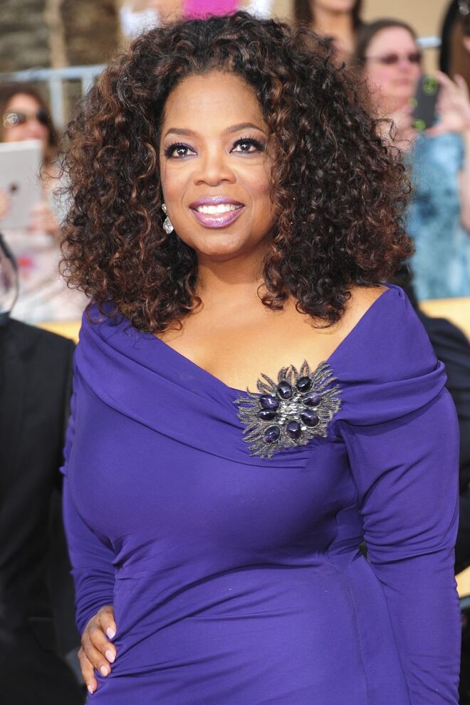 Oprah Winfrey é AQUÁRIO (20 de janeiro - 18 de fevereiro) Os Aquários encontram conforto quando se sentem independentes e desligados das suas amizades. Sentem-se claustrofóbicos quando fazem amigos que exigem atenção constante e por isso criam amizades muito fáceis de manter. No entanto, é inevitável criarem ligações com pessoas que partilhem o mesmo nível de capacidade intelectual ‒ e é por isso que precisam de amigos igualmente inteligentes.
A amizade ideal para Aquário: Sagitário, porque o seu foco nos objetivos profissionais vai ganhar o respeito do Aquário.
