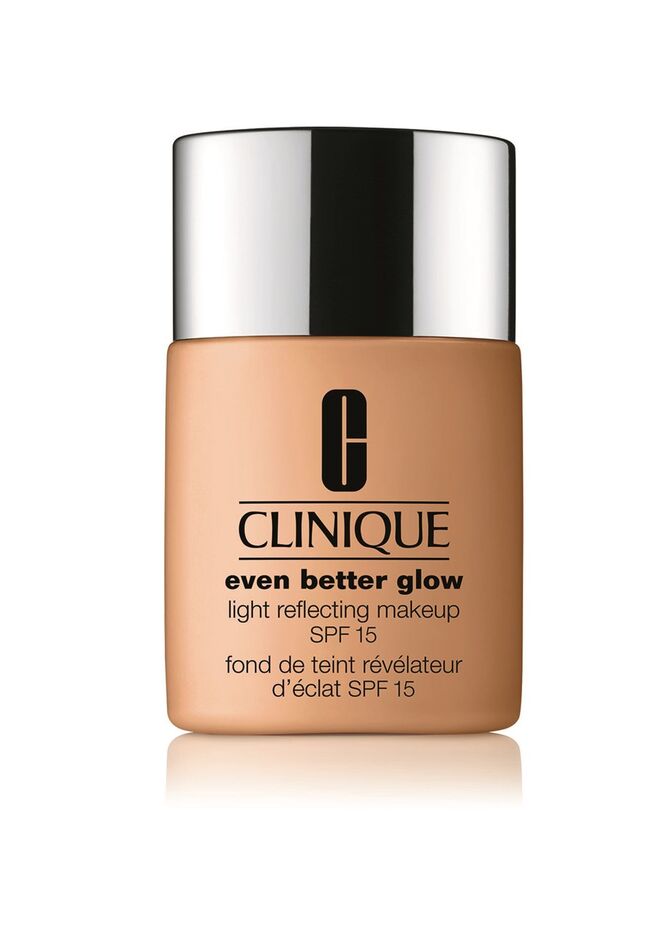 Base líquida com iluminador Even Better Glow, €32, Clinique