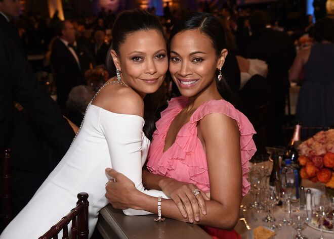 ZOE SALDAÑA E THANDIE NEWTON | Saldaña conta que muitas vezes acham que é Newton, mas as confusões não se ficam por aqui: há também quem pense que Zoe e Kerry Washington são a mesma pessoa.