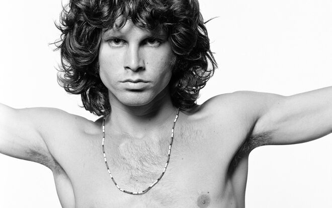 JIM MORRISON | O Alta Cienega Motel, em Hollywood, era onde o cantor dos Doors costumava dormir entre concertos ou sempre que discutia com a namorada, Pam. Os fãs podem agora, por 70 euros, visitar o antigo quarto de Morrisson e assinar as paredes repletas de graffiti.